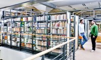 Die Bibliothek bietet Material und Raum für Seminararbeiten und Projekte