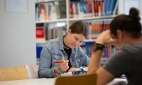 Lernen in der Bibliothek der Fliedner Fachhochschule