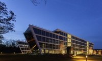 Die Außenansicht des Gebäudes der FOM in Bonn