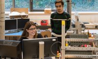 Studierende forschen im Labor für Automatisierungstechnik