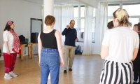 Tanz-Übung mit Prof. Hans-Joachim Reich beim Tag der offenen Tür