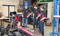KaRaT-Team-Studierende bauen Rennboliden und nehmen an den Formula Student teil