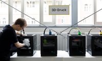 Im Open Innovation-Lab stehen 3D-Drucker, Plotter, CNC-Fräsen, VR-Brillen und mehr zur Verfügung