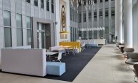 Moderne Lobby mit Café