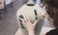 Die Kunsthochschule verfügt unter anderem über eine eigene Keramikwerkstatt