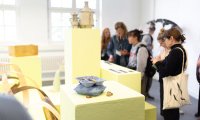 Die Keramikklasse im Studiengang Freie Kunst zeigt ihre Arbeiten bei der Jahresausstellung.