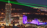 Jena steht für Licht und Optik. Die farbenprächtige Lichterwelt lässt die Stadt erstrahlen.