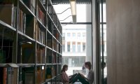 In modernen Bibliotheken kannst Du Lesen, Lernen und Recherchieren. Da ist für jeden etwas dabei.