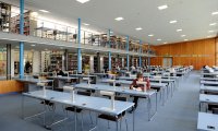 Die Bibliothek überzeugt durch komfortable und moderne Arbeits- und Lernplätze