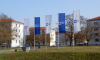 Die Bauten der theoretischen Physik, Astronomie und Chemie, rechts die Mathematik am Campus Nord.