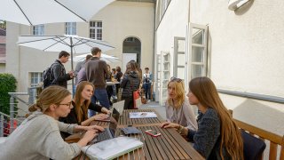 Find a relaxing spot to meet up with your friends and fellow students at the spacious Berlin campus
