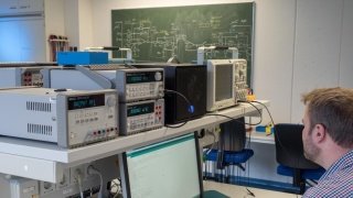 Moderne Geräte und Systeme in den Laboren der HAWK