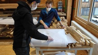Arbeiten in der hochschuleigenen Holzwerkstatt