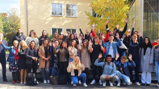 Gruppenfoto im WS 2021/22: Alle IBS-Studenten zusammen (Deutsch und Englisch)