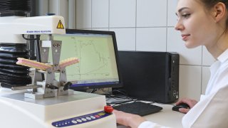 Moderne Geräte und Systeme in dem Laboren der Hochschule Fulda