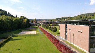 Blick über den Campus und seine Sportanlagen