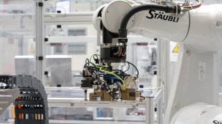 Roboter mit Greifwerkzeugen