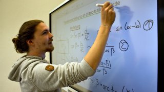 Interaktive Medien für den Einsatz im Physikunterricht erproben