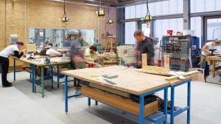 Holzwerkstatt: auf 400 Quadratmetern können Modelle, Prototypen und Kunstobjekte hergestellt werden