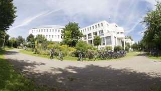 Die Universität Witten/Herdecke von außen